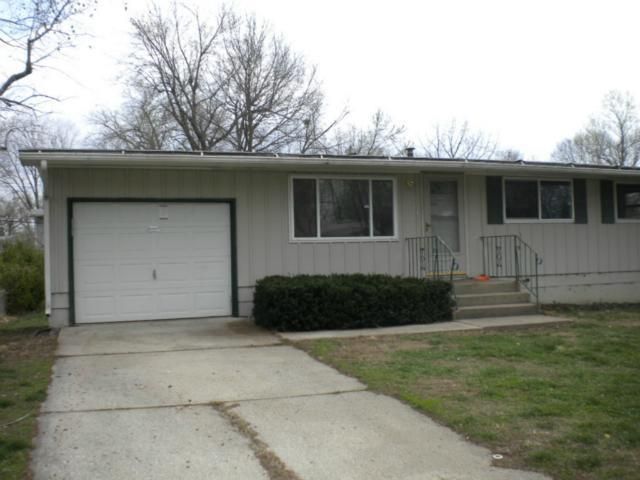 407 Geronimo Dr, Independence, MO 64056