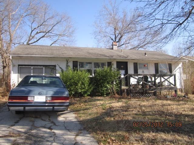 8423 Oak St, Kansas City, MO 64131
