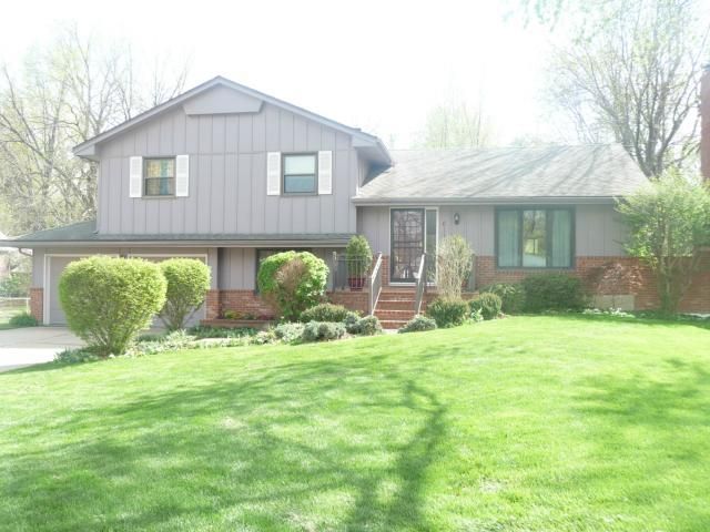 6115 W 68th St, Overland Park, KS 66204