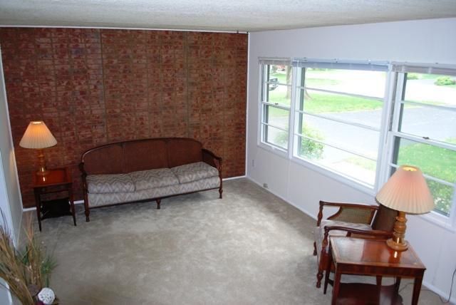 7028 Mackey St, Overland Park, KS 66204