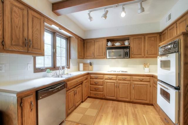 11609 Hemlock St, Overland Park, KS 66210