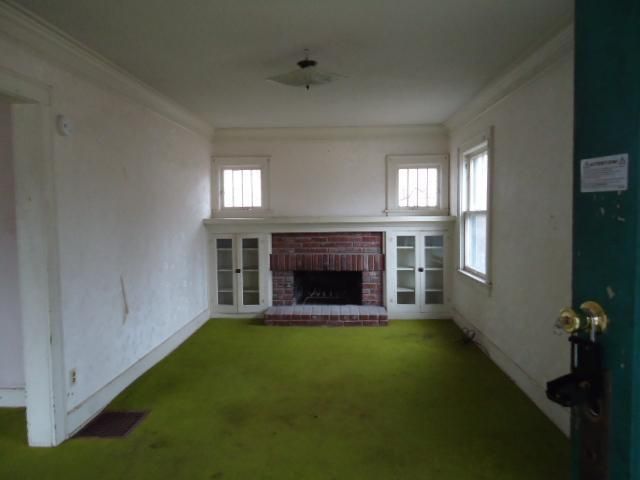 1813 E 85th St, Kansas City, MO 64131