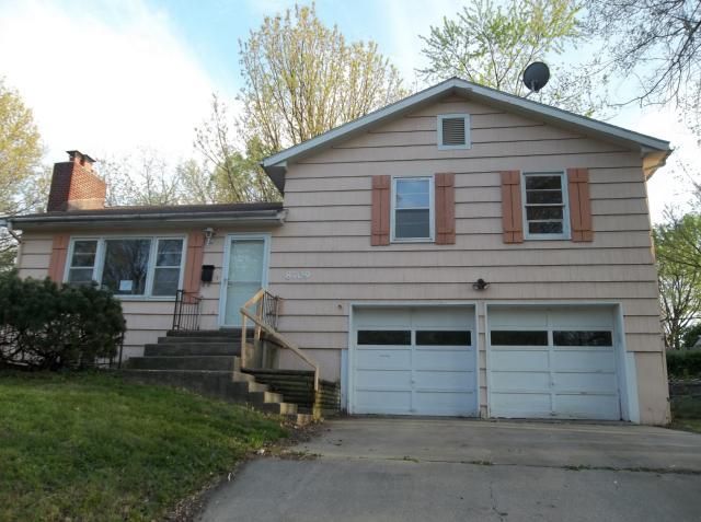 8709 W 70th Ter, Merriam, KS 66204