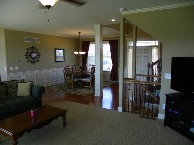 10135 N Farley Dr, Kansas City, MO 64157