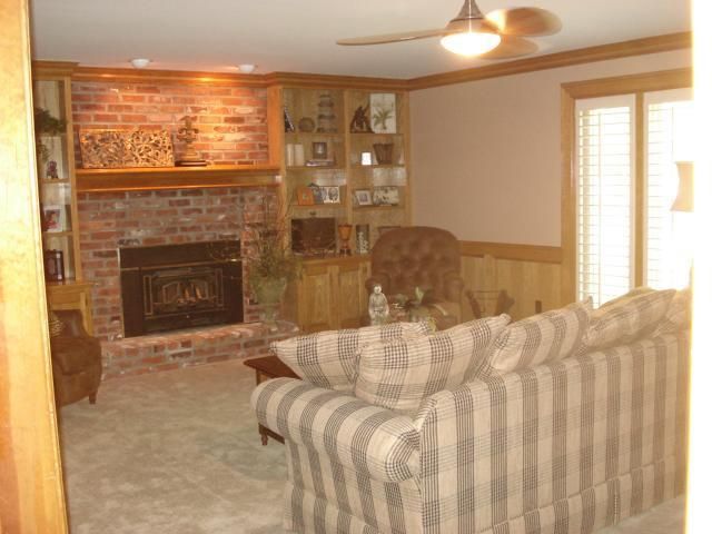 8162 Summit St, Lenexa, KS 66215