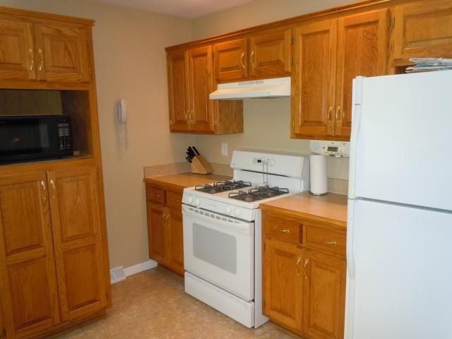 10016 Kessler St, Overland Park, KS 66212