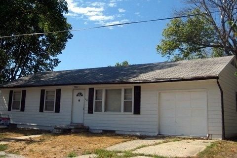 206 2nd St, Ferrelview, MO 64163