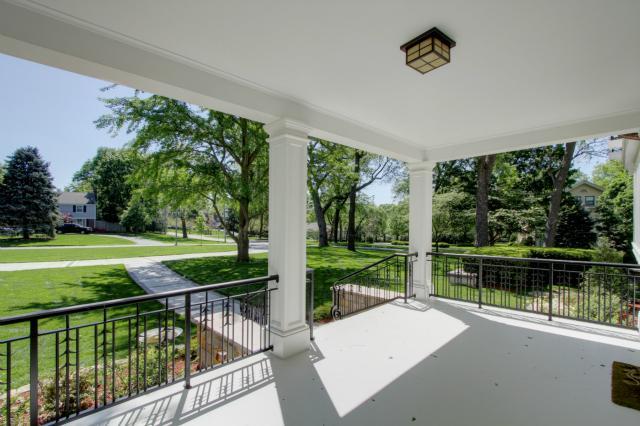 844 W 52nd St, Kansas City, MO 64112