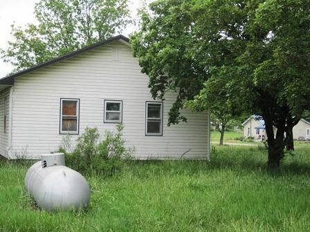 409 E Osborn Ave, Fontana, KS 66026