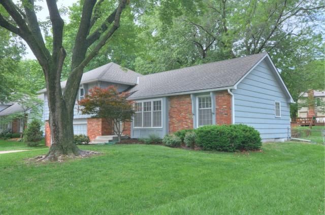 9748 Walmer St, Overland Park, KS 66212