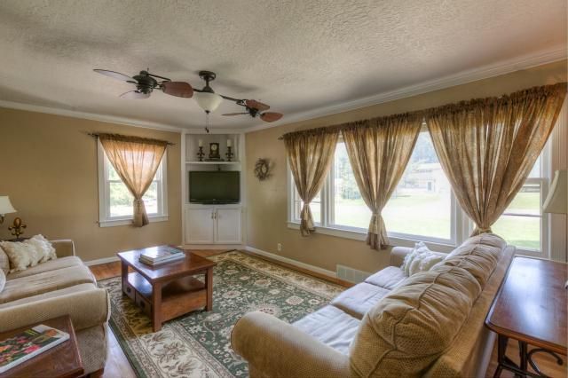 12306 Holmes Rd, Kansas City, MO 64145
