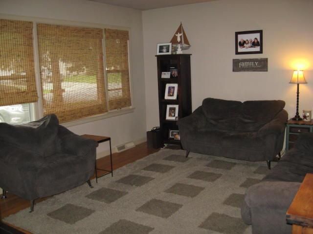 101 E Joy St, Harrisonville, MO 64701