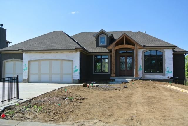 16820 Bluejacket St, Overland Park, KS 66062