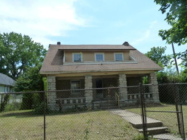 5447 Lydia Ave, Kansas City, MO 64110