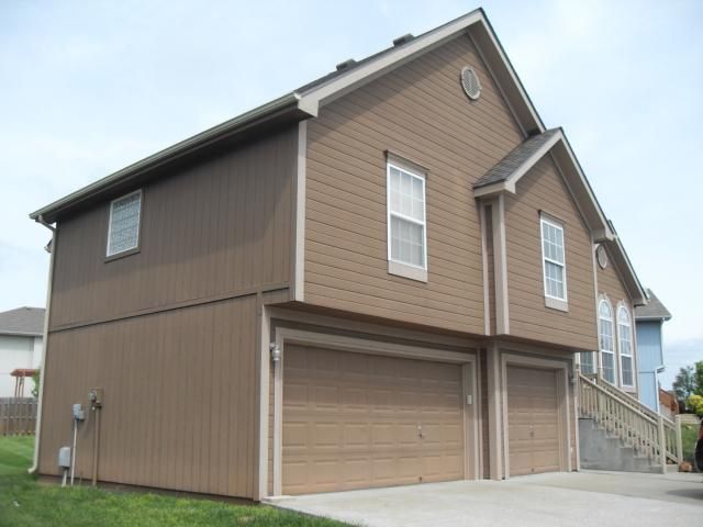 8642 N Myrtle Ave, Kansas City, MO 64156