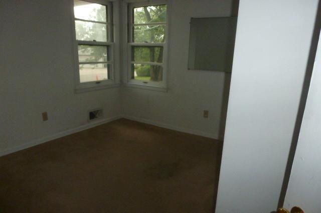 1302 E 134th Ter, Grandview, MO 64030