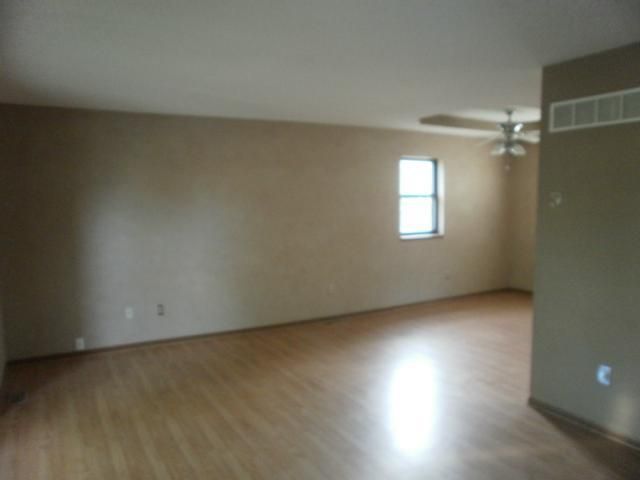 93 Oak St, Garden City, MO 64747