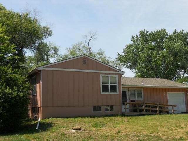 1619 W 22nd St, Lawrence, KS 66046