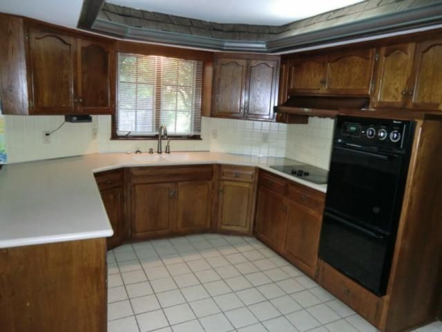 11330 Summit St, Kansas City, MO 64114