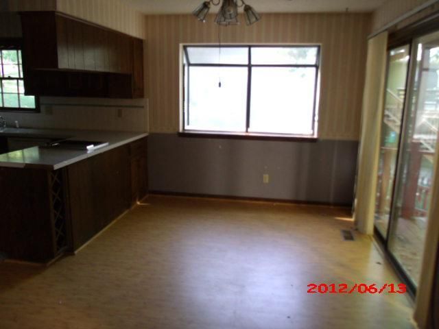 9815 N Flora Ave, Kansas City, MO 64155