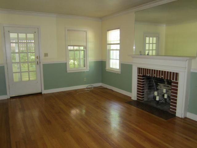 621 Sunset Ave, Liberty, MO 64068