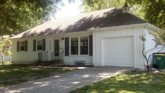 7325 Goddard Dr, Shawnee, KS 66203