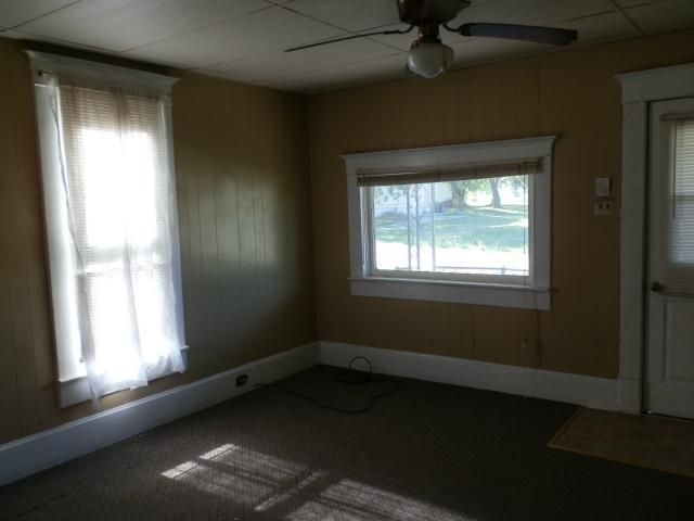 212 W 7th St, Cameron, MO 64429