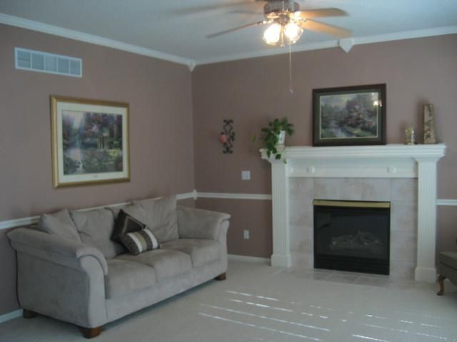 8901 Chatham Ave, Kansas City, MO 64155