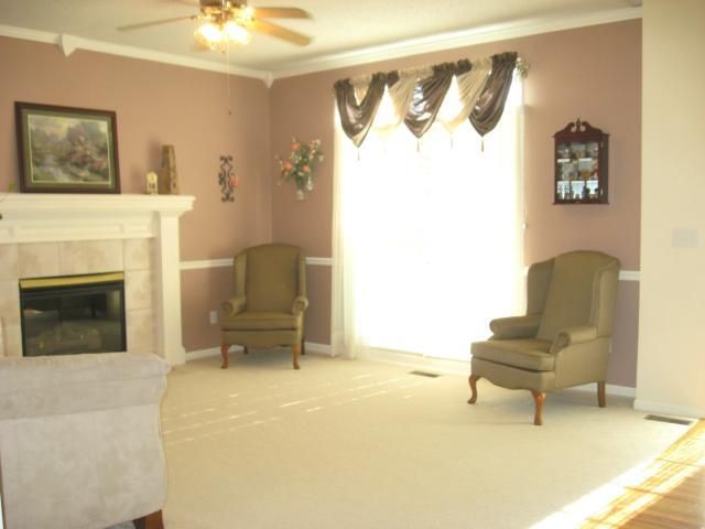 8901 Chatham Ave, Kansas City, MO 64155