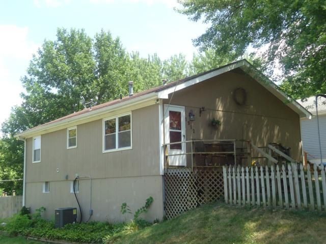 1512 S 7th St, Atchison, KS 66002