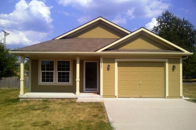 427 Rachael Cir, Raymore, MO 64083