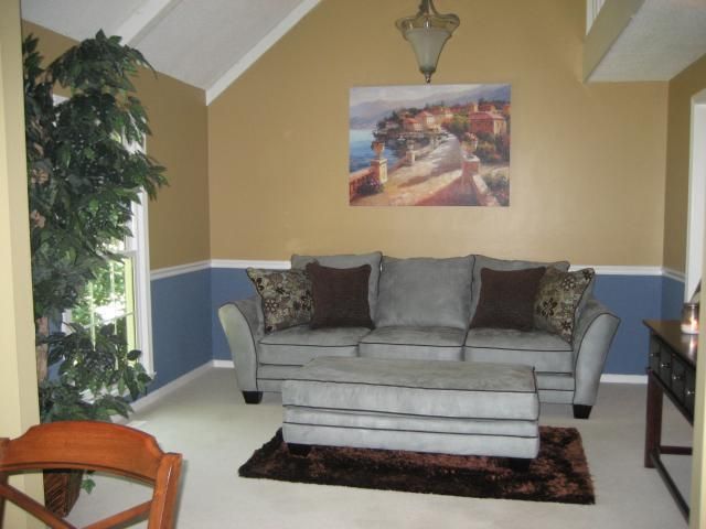 8807 W 104th St, Overland Park, KS 66212