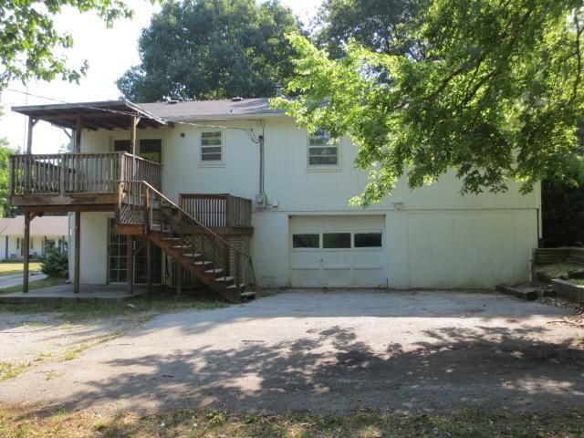700 Marion Ln, Lexington, MO 64067