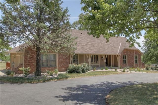 15785 Switzer Rd, Overland Park, KS 66221
