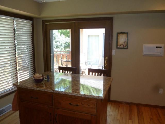 10914 W 98th St, Overland Park, KS 66214