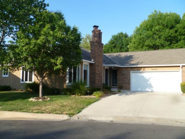 10914 W 98th St, Overland Park, KS 66214