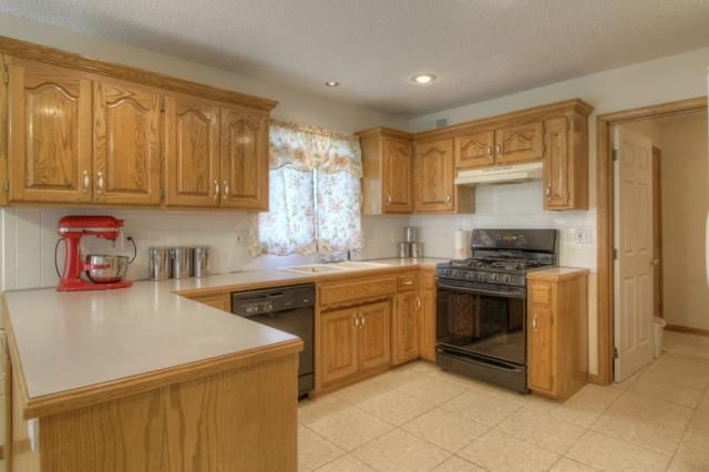 7638 Eby St, Overland Park, KS 66204