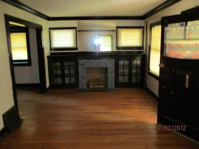 126 Brighton Ave, Kansas City, MO 64123