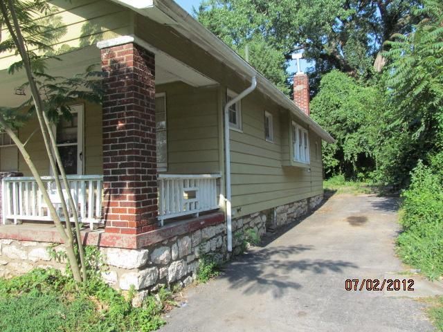 126 Brighton Ave, Kansas City, MO 64123