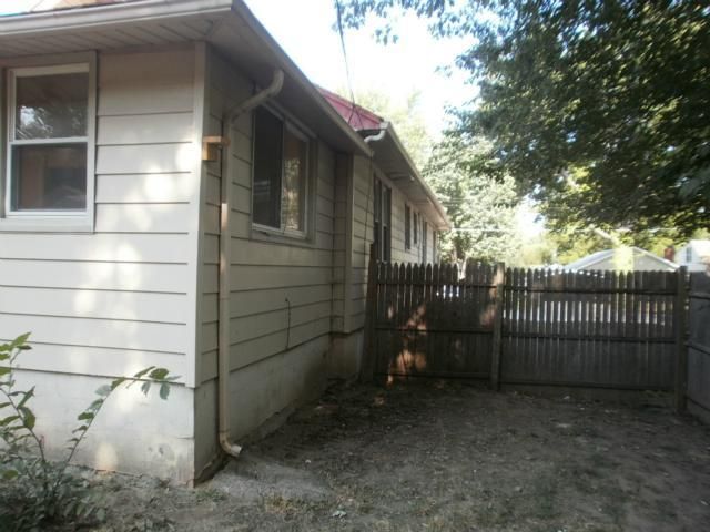 813 S Forest Ave, Independence, MO 64052