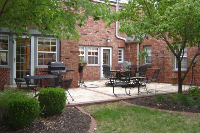 1027 W 67 St, Kansas City, MO 64113