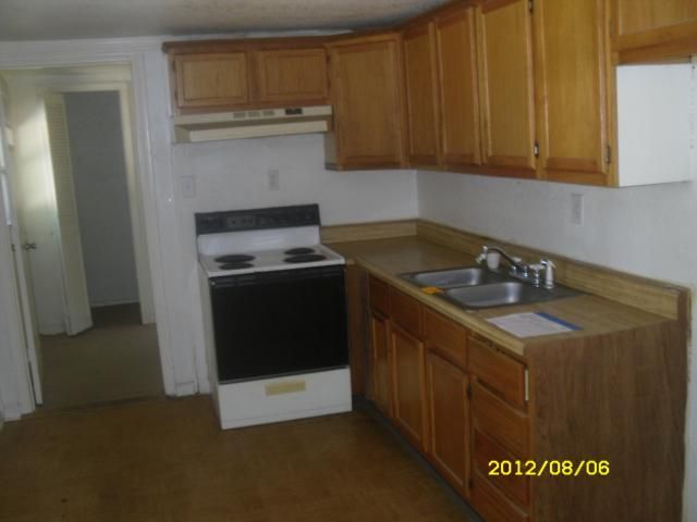 10704 E 67th St, Raytown, MO 64133