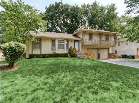 8933 Craig Dr, Overland Park, KS 66212