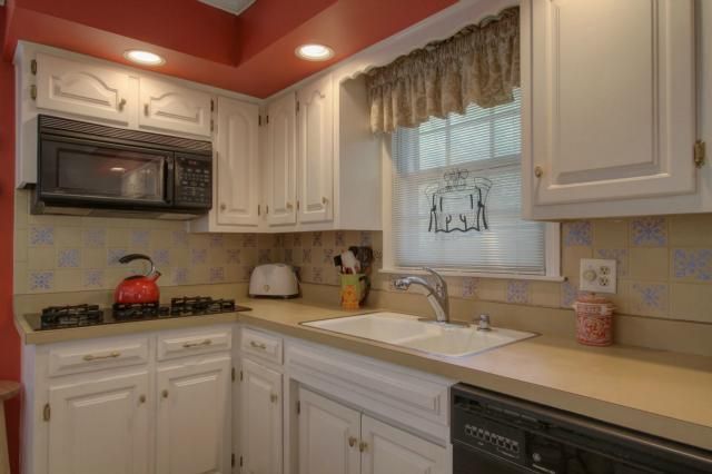 10001 Lamar Ave, Overland Park, KS 66207