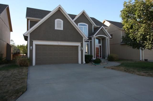 5712 NE Hidden Meadow Dr, Lee's Summit, MO 64064