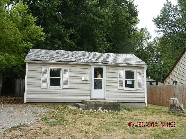 1225 E South Ave, Independence, MO 64050