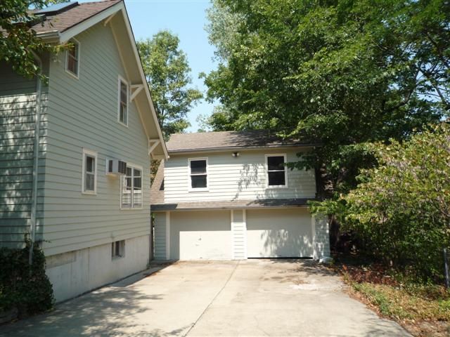 8032 W 80th St, Overland Park, KS 66204