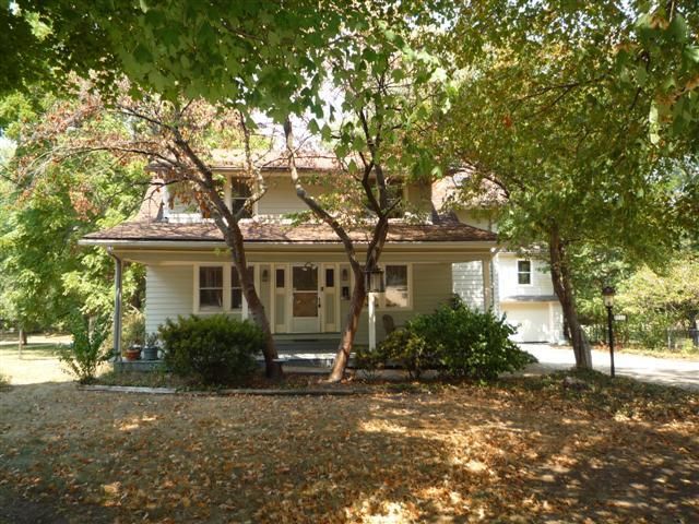 8032 W 80th St, Overland Park, KS 66204