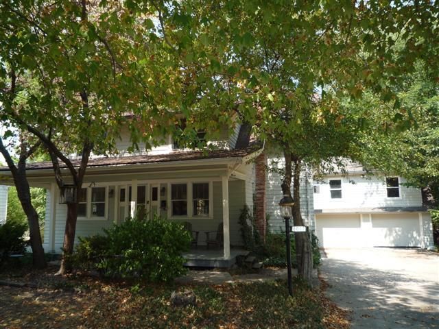 8032 W 80th St, Overland Park, KS 66204