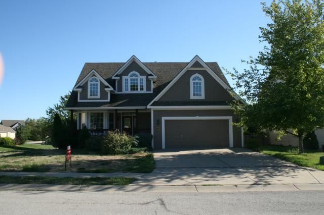 1370 NE Tara Cir, Blue Springs, MO 64014